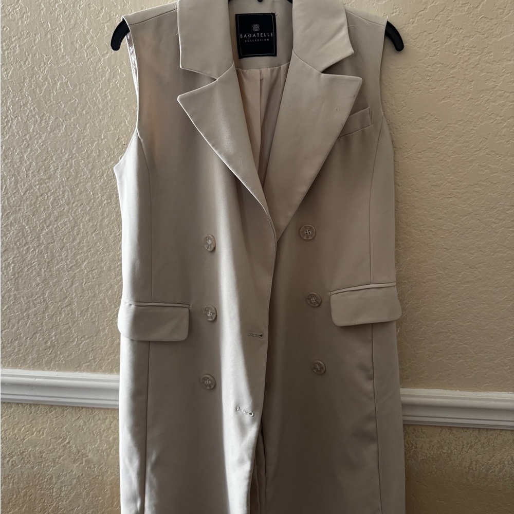 Bagatelle Collection Sleeveless Trench Vest – Beige